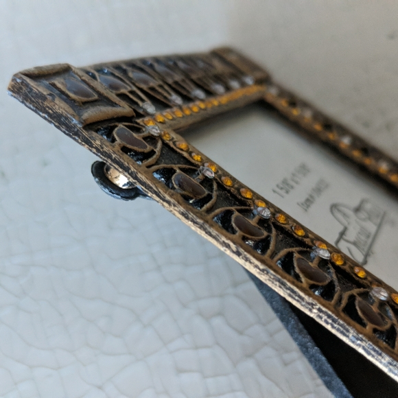 Small metal picture frame with golden stones. Glass/picture size 1 5/8" x 1 5/8" - Picture 7 of 9